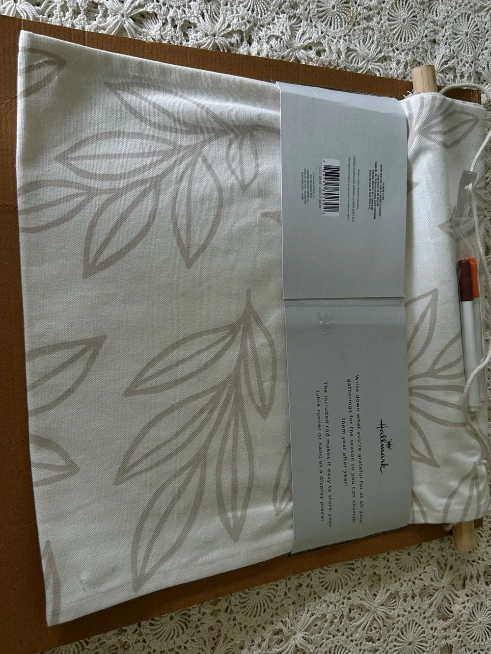 Thanksgiving Motive, Hallmark Cream Table Runner with Taupe Leaf Design